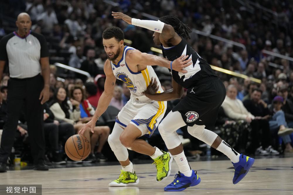 梅西粉丝？瓦尔迪的三个孩子穿着迈阿密国际的球衣拍照.