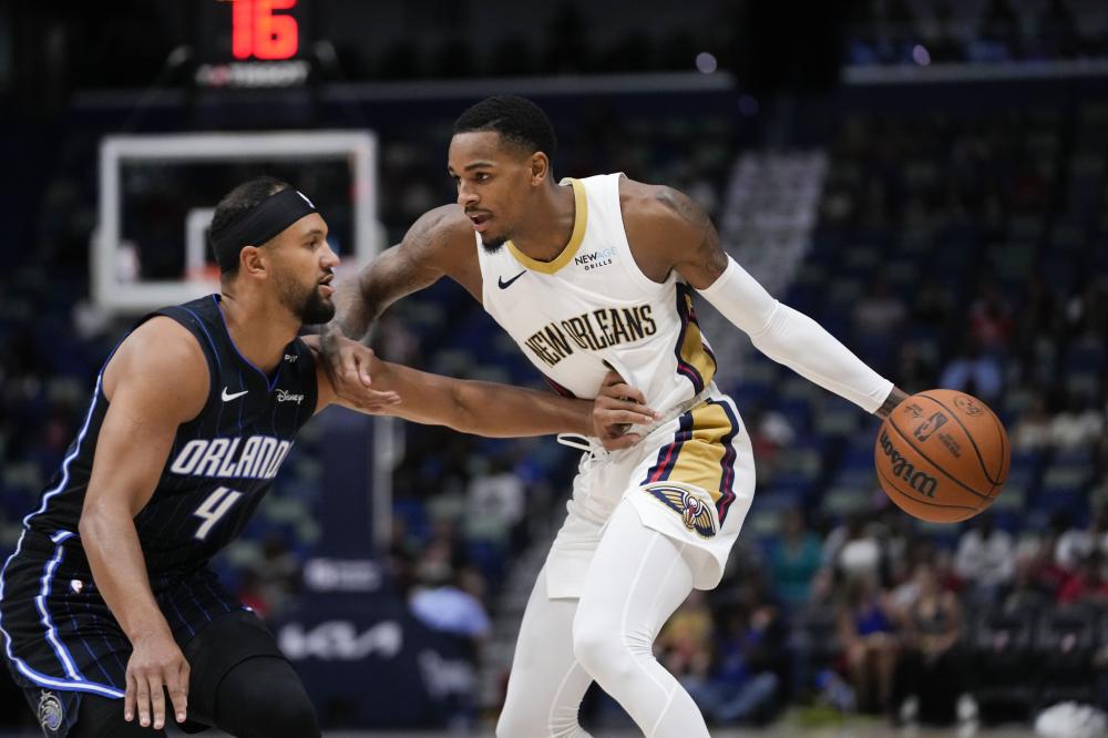 媒体人：广东暂时只有徐杰能稳定组织 胡明轩&两名小外都是攻击手（媒体人称广东现阶段仅徐杰能稳控组织，胡明轩与两名小外更偏向攻击）